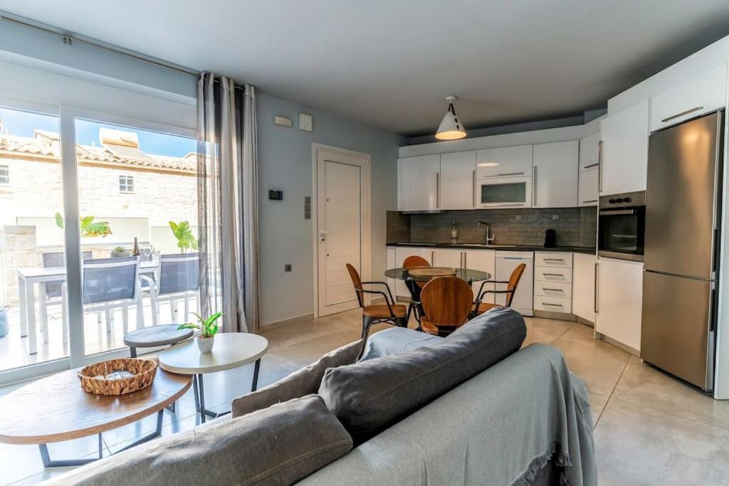 Zefyros Suite , Seafront Retreat ! Pánormosz Kültér fotó