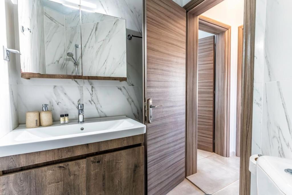 Zefyros Suite , Seafront Retreat ! Pánormosz Kültér fotó